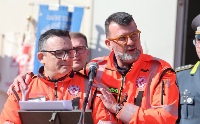 Massimo Desiante – a sinistra - con Massimo Pedrazzini – a destra - durante la festa di inaugurazione della nuova sede dello scorso 6 aprile