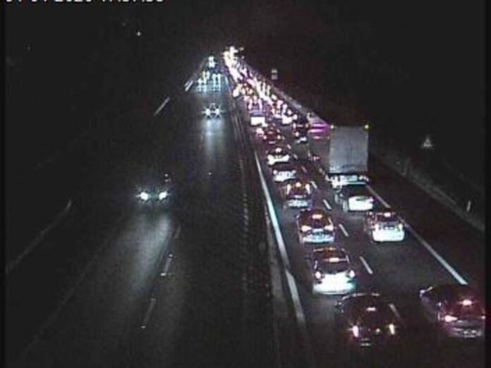 coda autostrada notte